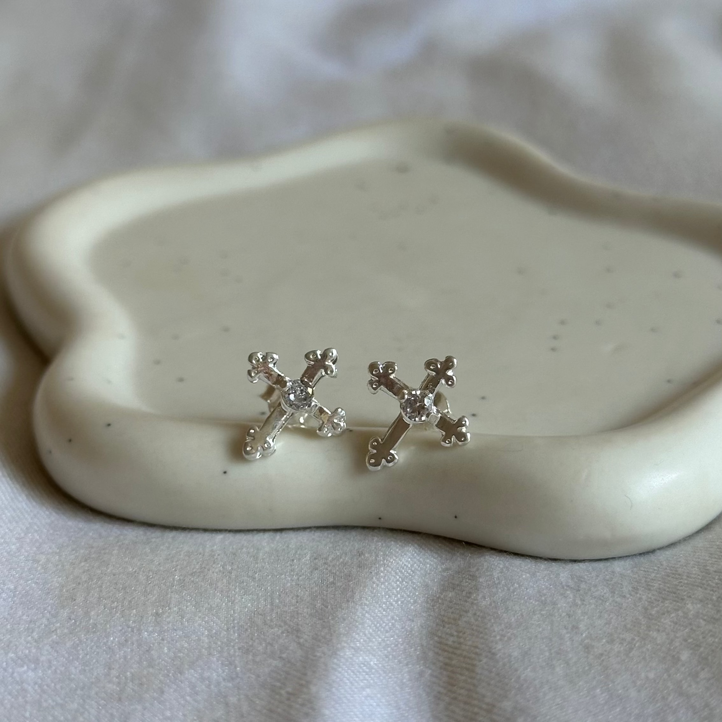 Aros Cruz con circón Plata