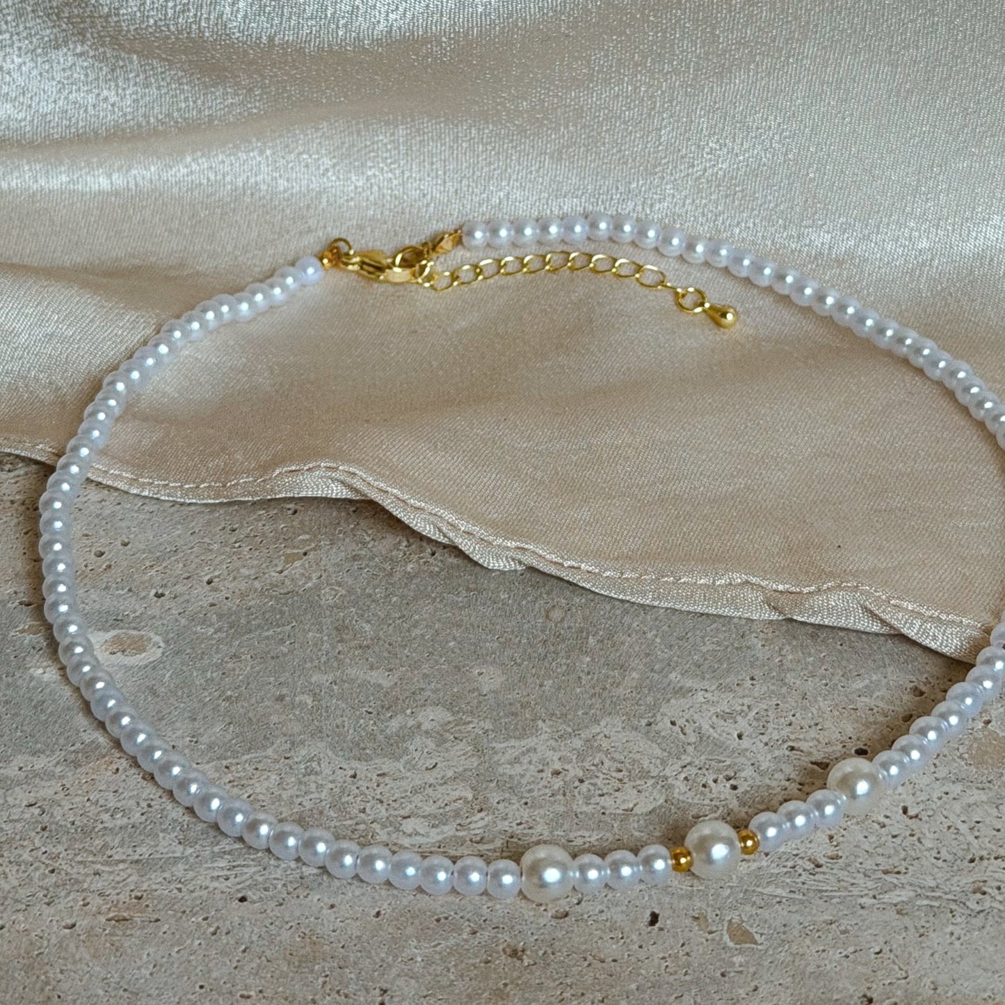 Collar Perla Simple con Balines de oro