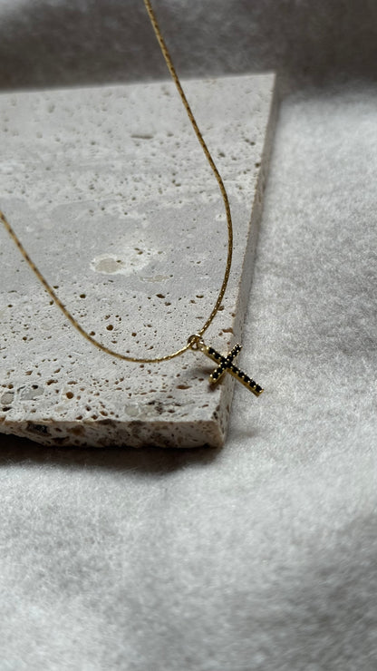 Collar Cruz negro