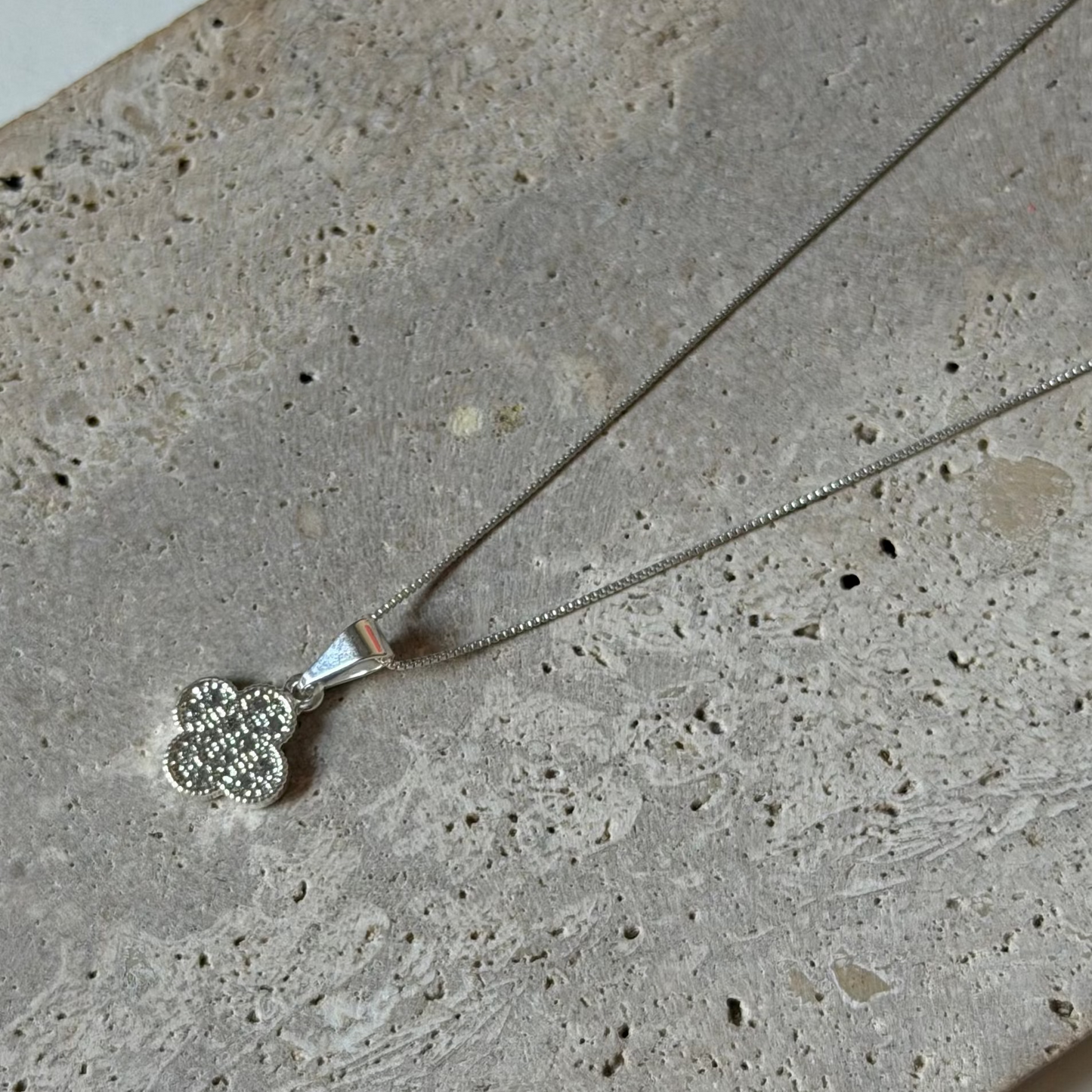 Collar Trébol con Circones