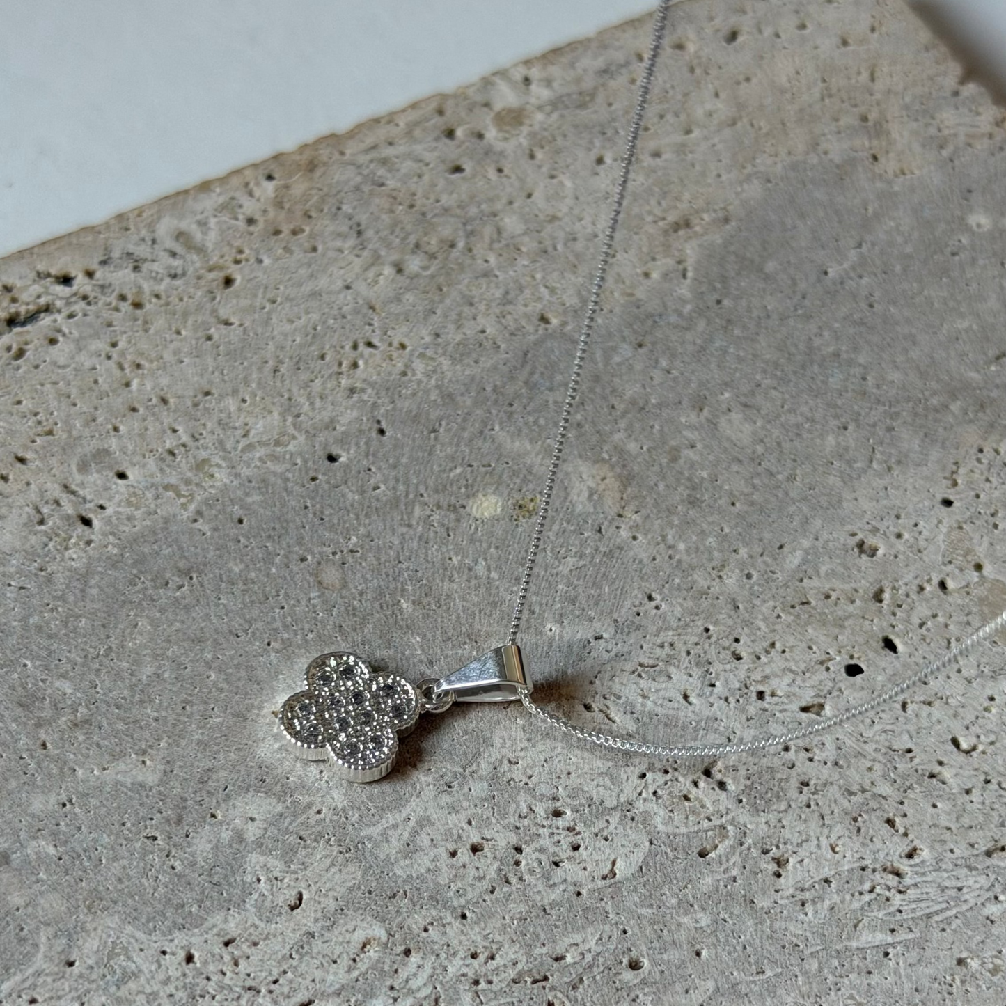 Collar Trébol con Circones