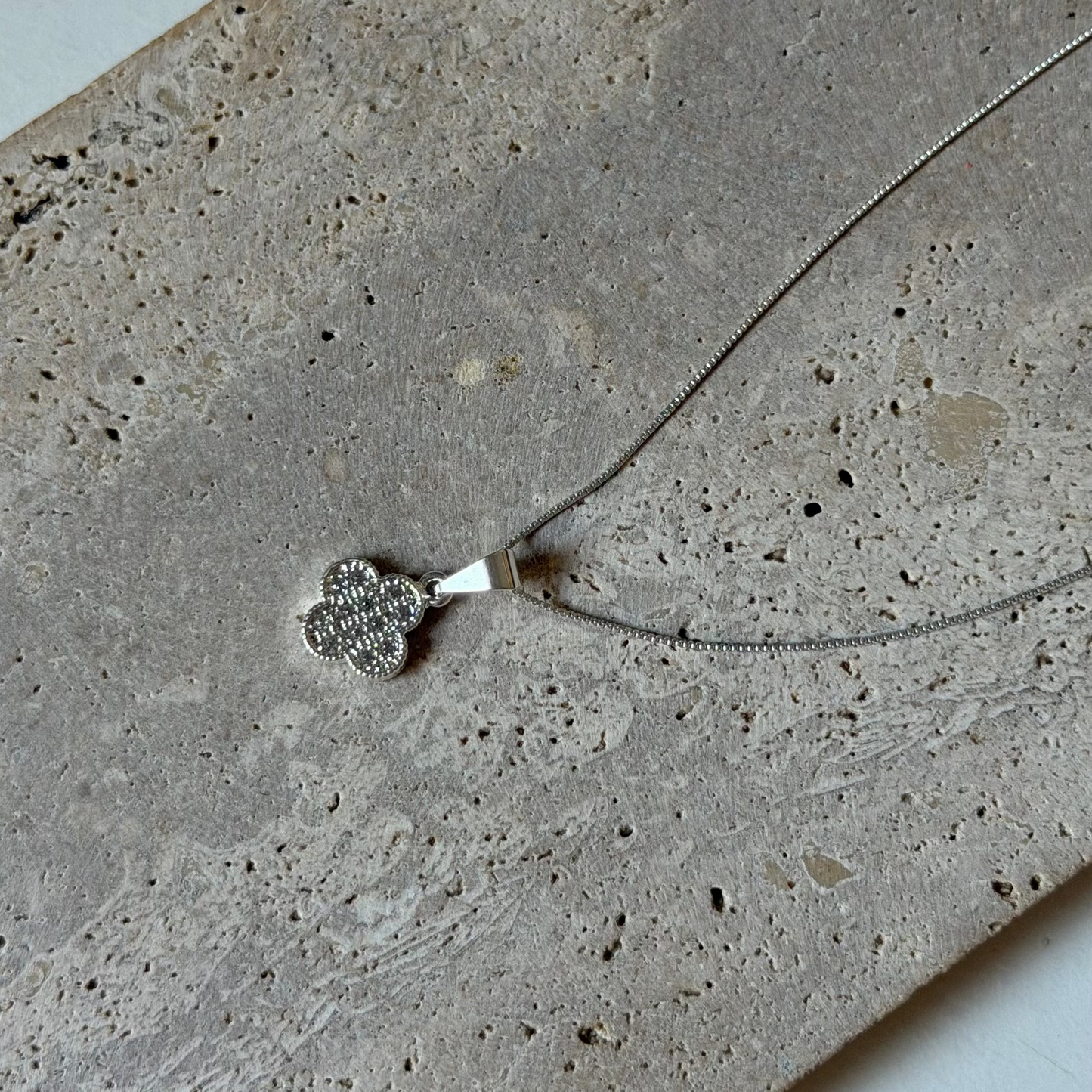 Collar Trébol con Circones