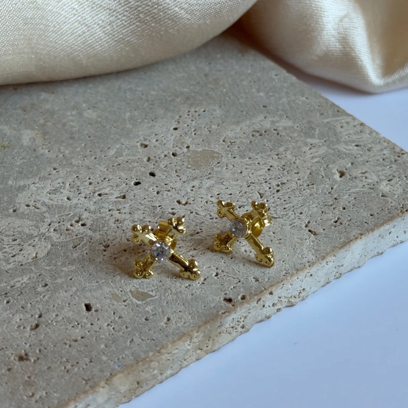 Aros Cruz con circón