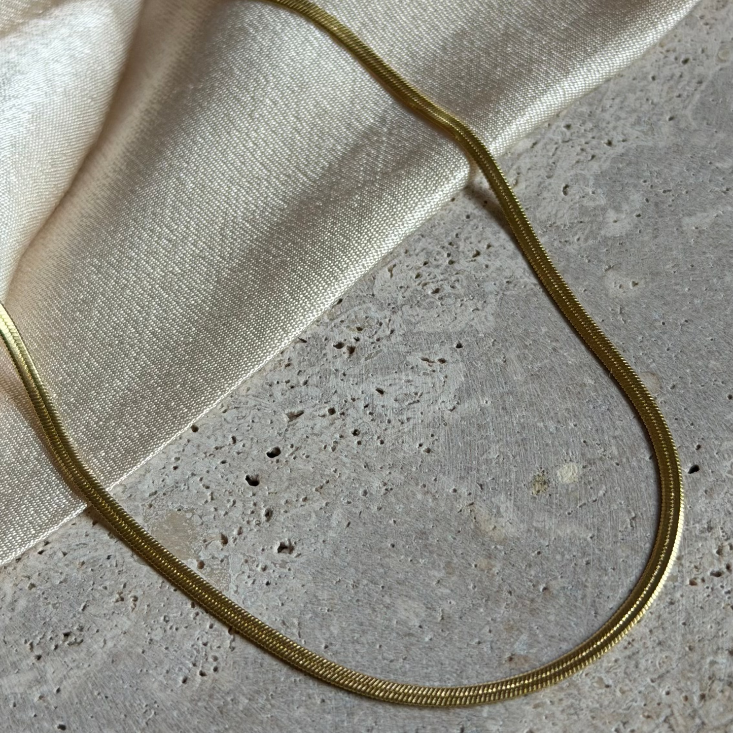 Collar Cinta Delgada