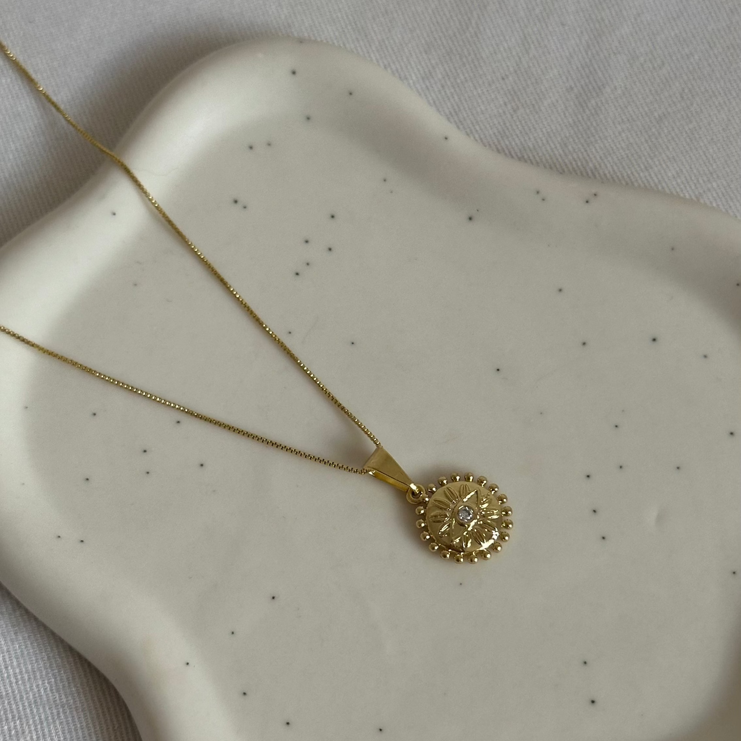 Collar Flor Circular con Circón