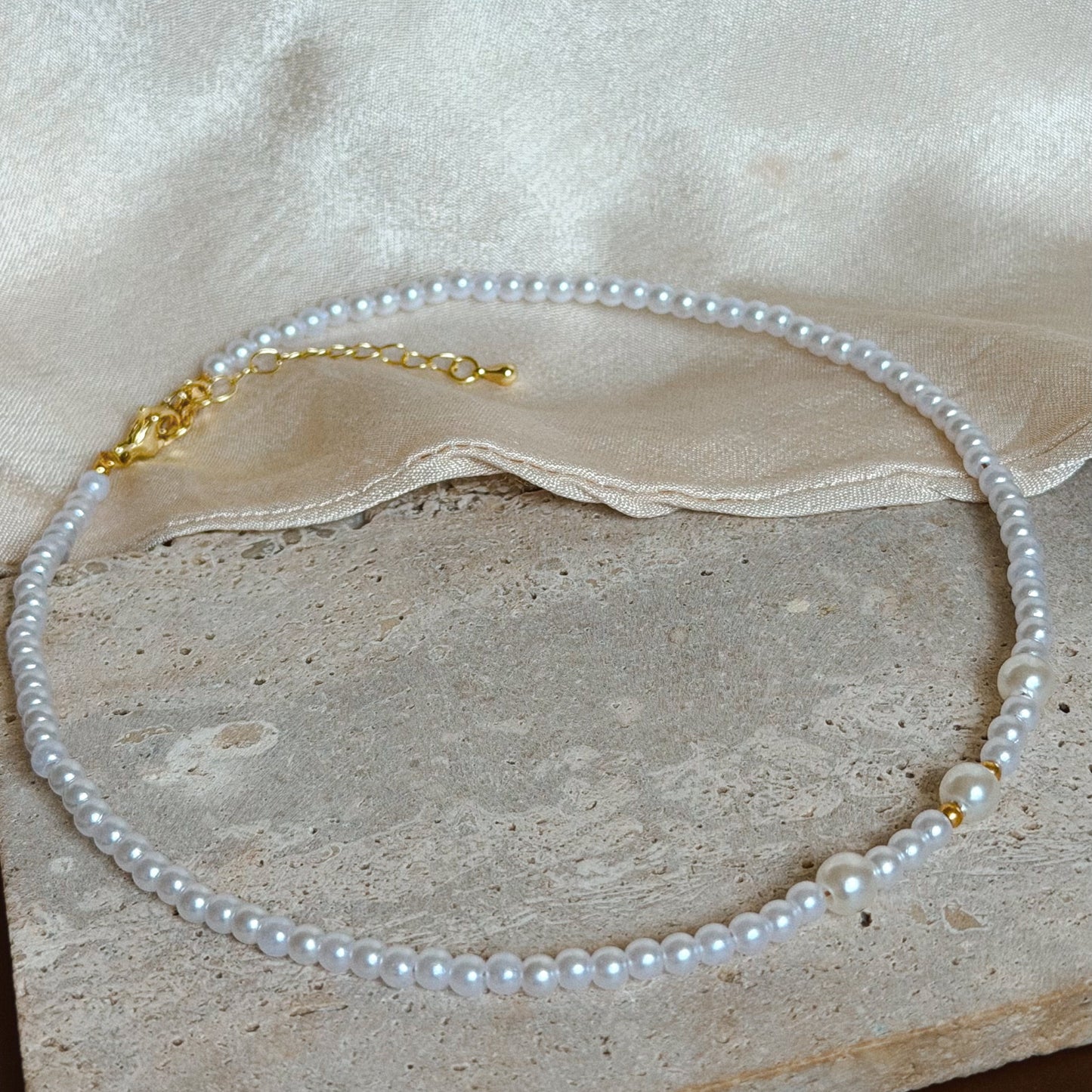 Collar Perla Simple con Balines de oro