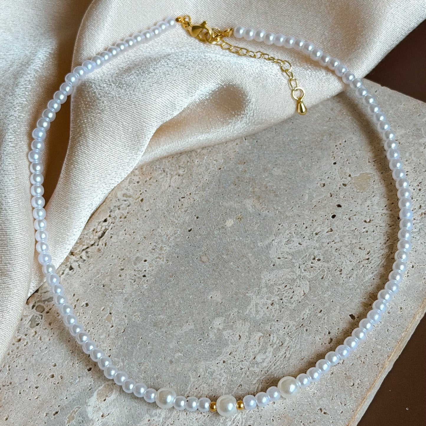 Collar Perla Simple con Balines de oro